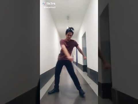 فلبيني يرقص على اغنية ليبية