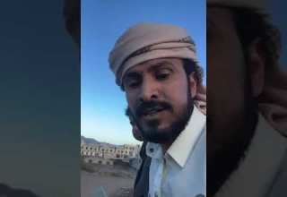 محاصرة بيت الشاعر الجرموزي من قبل مليشيا الحوثيراني في صنعاء قبل قليل وتم القبض عليه هذا وهو منهم