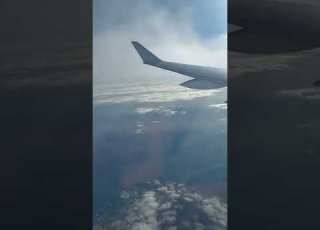  شاهد المنظر من الطائرة فوق السحاب