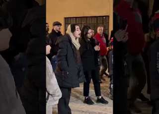  Erfan Tahmasbi Khodahafez Iranda Sokakda şarkı Söyleyen Kız