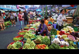 مشاهد مذهلة لسوق الطعام الكمبودي جولة طعام ضخمة