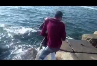 رومانسية المغربية ههههه على شاطئ