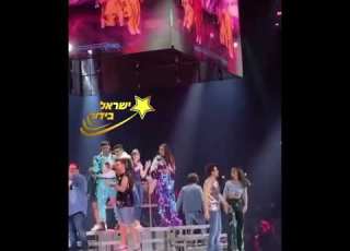 ילד מתפרץ לבימת פליי פסטיגל Jonathan Mergui יהונתן מרגי