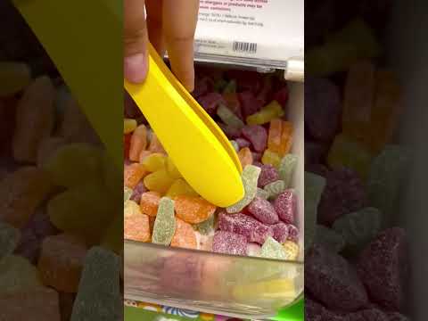 فاجئت خلودة بكوب الحلويات باللون الاخضر