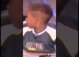  شوف البت بتلبس نضارة