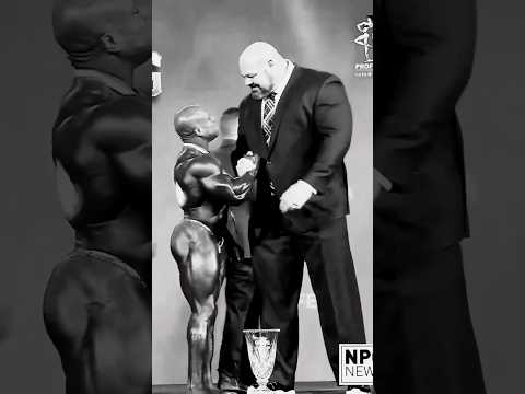 شاهد ماذا حدث عندما قابل شون كلاريدا اقوي رجل في العالم كمال اجسام اولمبياد الرياضيات