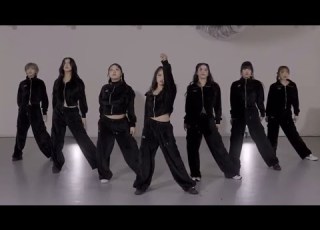  HANA Drop Dance Mirrored
