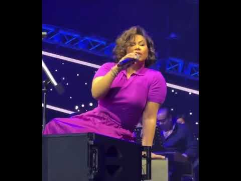 شيرين في حفل دبي