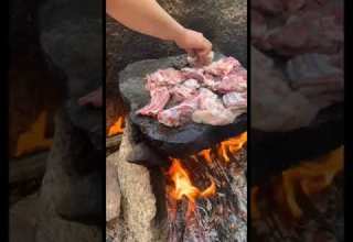 لحم مظبي على الحجر