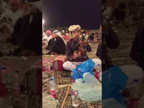 شاب يمني يطلق النار في حفله