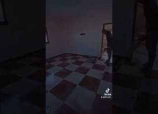 ماكينة تنظيف بلاط
