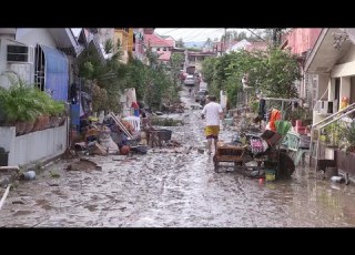  Filipinos Return To Mud Soaked Homes After Typhoon Goni AFP