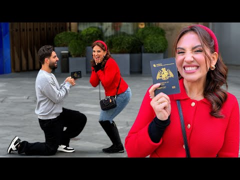 فاجأتها ب جواز سفر جديد يدخلها العالم كله