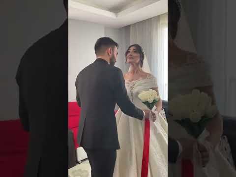 مشهد حزين جدا العروس تودع اخوها و تبكي