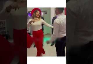 چه با عشوه دلبری میکنه