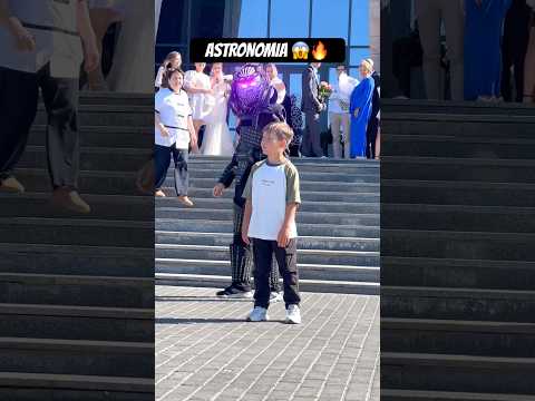 TEACHING SHUFFLE LITTLE BOY DANCING TREND ASTRONOMIA