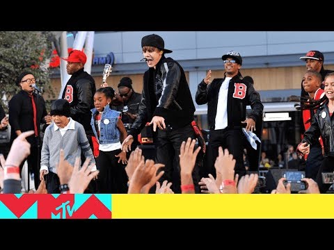 Justin Bieber Performs U Smile Baby Somebody To Love 2010 VMAs