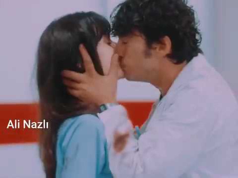 علي يقبل نازلي اول قبلة انسو القبلة ركزو على دوروك بالاخير الطبيب المعجزة