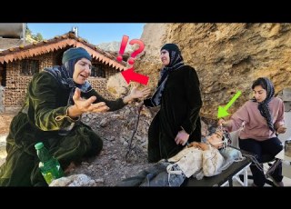 خيم الصمت على الجبال بينما كانت الأم البدوية تبحث بدموعها