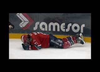 Hugo Gallet Sikailee Playoff Avauksessa Kyynärpäällä Suoraan Päähän