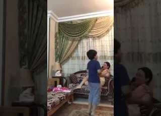  مريم مكرم بتمتع ولادها