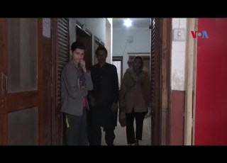  پېښور کې افغان کډوال شوي ورور او خور د ژوند کيسه