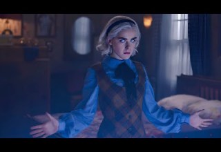 بنت بتكتشف إنها من أهل السحر ولازم تختار بين حياتها الطبيعية أو إنها تكون ساحرة ملخص مسلسل Sabrin