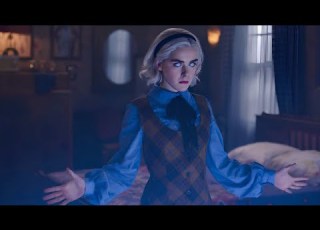 بنت بتكتشف إنها من أهل السحر ولازم تختار بين حياتها الطبيعية أو إنها تكون ساحرة ملخص مسلسل Sabrin