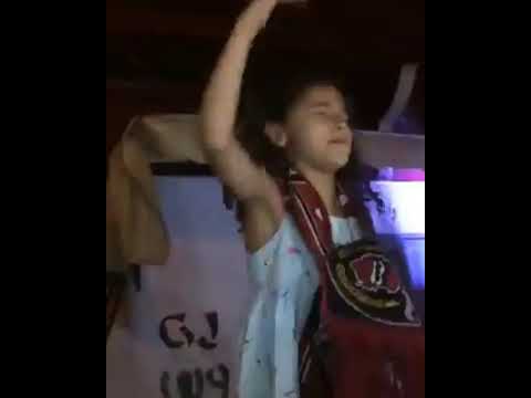 هذه الطفلة سجن اخوها ظلما وانهمرت دموعها وهي تغني حكاية فيراجيست