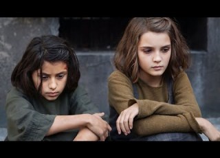 ابوها بيرميها من البلكونة علشان مصممة تكمل دراستها فبتقرر تدرس لنفسها وصاحبتها بتساعدها