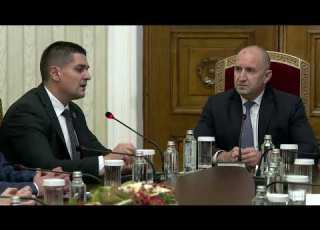 На живо Консултации при президента с представители на ПП МЕЧ
