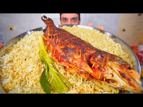 اكل سمكة عملاقة سلمون محشية بالروبيان والخضار كبسة سمك لذيذة مع صلصة الروبيان السرية