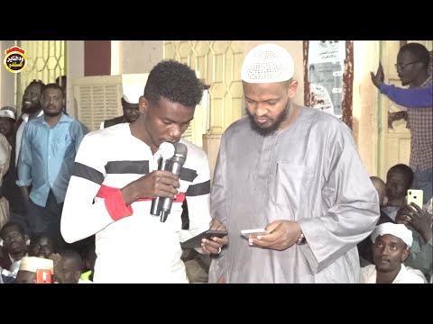 مداخل يتبنى أفكار هدامة ويدافع عن الجمهوري محمود محمد طه مع الشيخ مزمل فقيري 2020