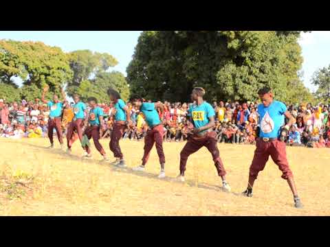 NGOBHO SHOW CHEKI WACHEZAJI WAKE WAKICHEZA KIPOMBE POMBE