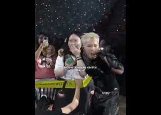 HOSHI Hugging Carats In HOWOO S Concert Seventeen Hoshi Woozi Carats Concert Howoo