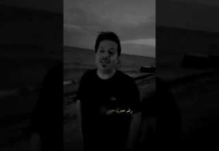 تركت البحر رهوا ما عاد يلفتني مده ولا جزره بعدك