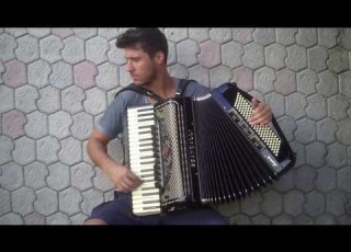 La Valse D Amelie No Acordeon Yann Tiersen DOUGLAS BORSATTI