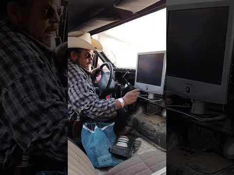 Sistema De Audio Artesanal De La Cibertruck Del Pinolais La Mama TEXTA