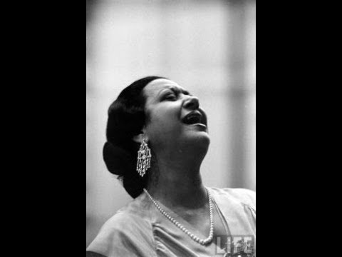 Um Kulthum أم كلثوم قابلني والأشواق في عينيه دارت الأيام