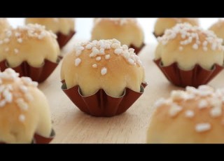 Strawberry Cream Cheese Buns Apron
