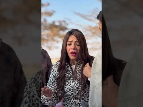 بنت تفعل معاها شئغير متوقع في الشارع انتظرو الجزء التاني