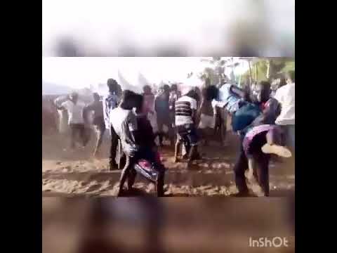 FURAHA YA MASHABIKI WA SIMBA BAADA YA TSHABALALA MOHAMED HUSSEIN KUMWAGA WINO LEO MCHANA HUU FURAHA YA MASHABIKI WA SIMBA BAADA YA TSHABALALA MOHAMED HUSSEIN KUMWAGA WINO LEO MCHANA HUU