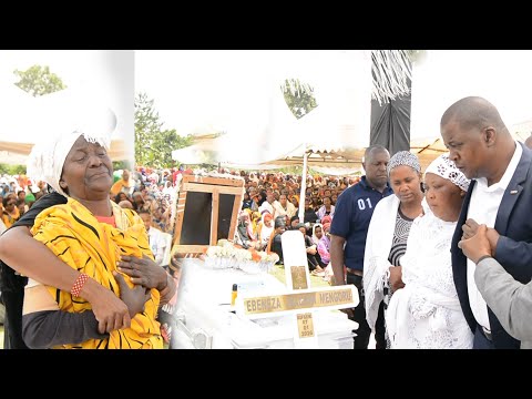 ITAKUUMIZA SANA BABA NA MAMA WAANGUA VILIO KWENYE MAJENEZA YA WATOTO WAO 2 WALIOKUFA WAKIOGELEA