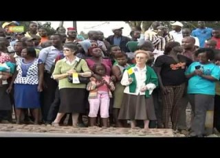  Ujio Wa Papa Maelfu Wasafiri Kutoka Miji Mbalimbali