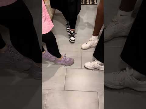 مجموعة بنات يخلعوا جزمهم وشرباتهم اقدام بنات اقدام فنانات Feet Socks Sockshorts شراب جوارب