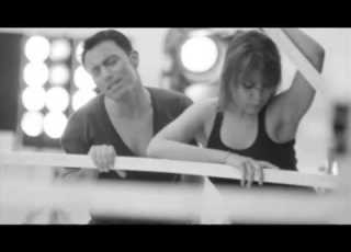  Mustafa Sandal Featuring Gülben Ergen Performing Şıkır Şıkır Official Music Video