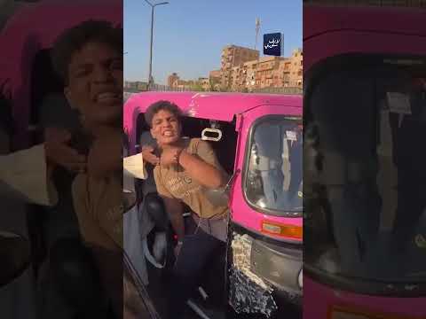 بعد انتشار فيديو له القبض على سواق توكتوك ماشى يرخبش عربيات الناس بمفك