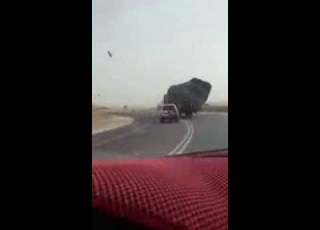 واحد عيان شوفوا التريله وشلون قلبهآ