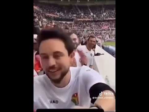 بدي شماغك شماغ ولي العهد الاردن لوح بالشماغ الأحمر