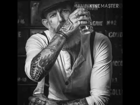 عيشا مرة جوا برا كلو على بعض يتكلم